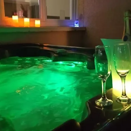 Apartament Perpignan Romantique Jacuzzi 66 *